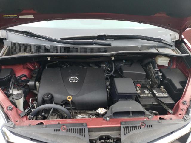 5TDJZ3DC2JS197302 Toyota SIENNA LE