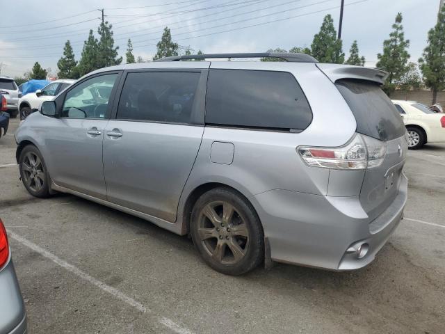 5TDXZ3DC0HS782934 2017 TOYOTA SIENNA, photo no. 2