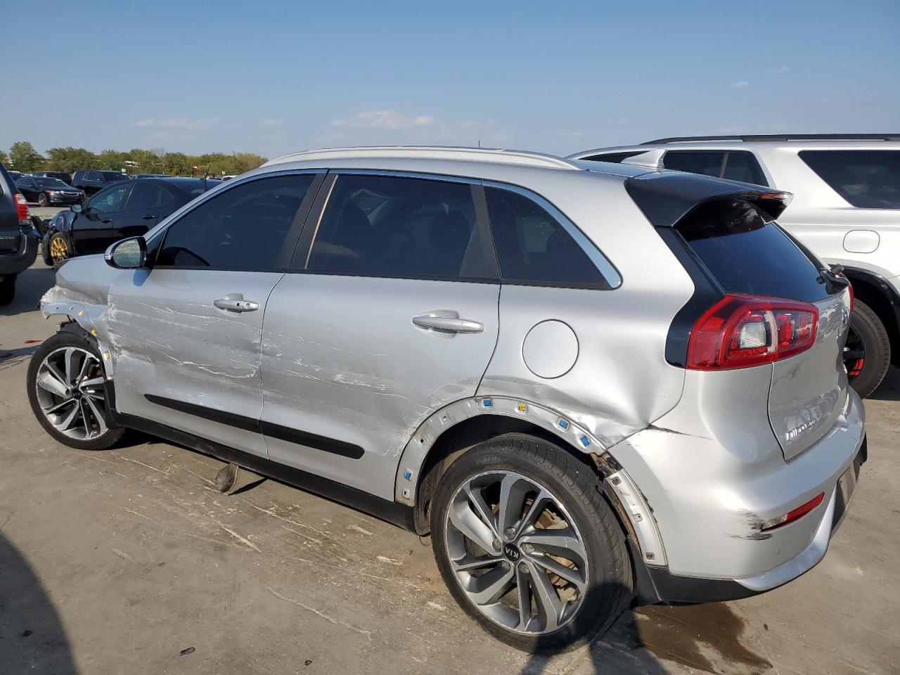 2018 Kia Niro Touring vin: KNDCE3LC2J5164540