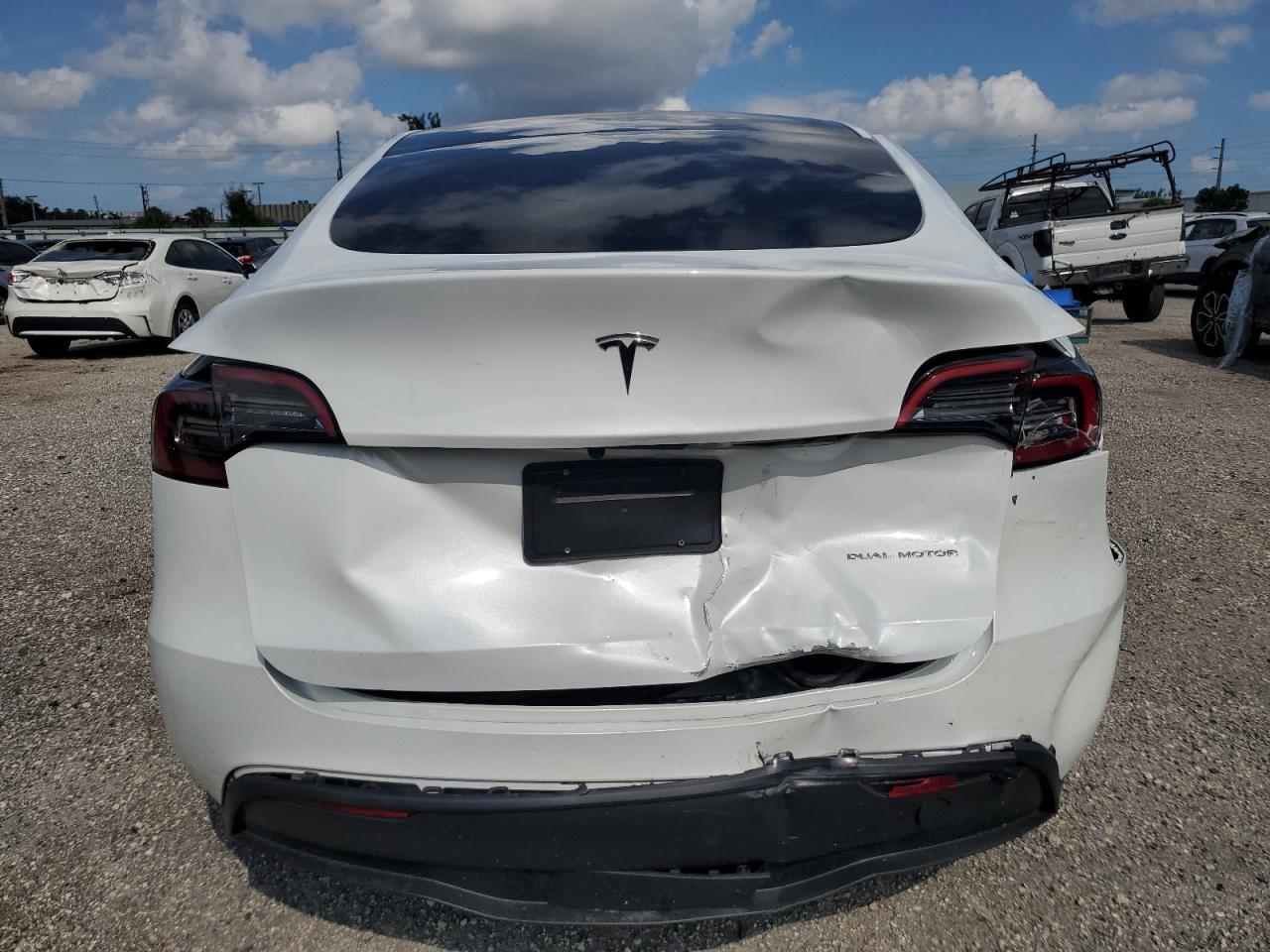 7SAYGAEE4PF701826 Tesla Model Y  6