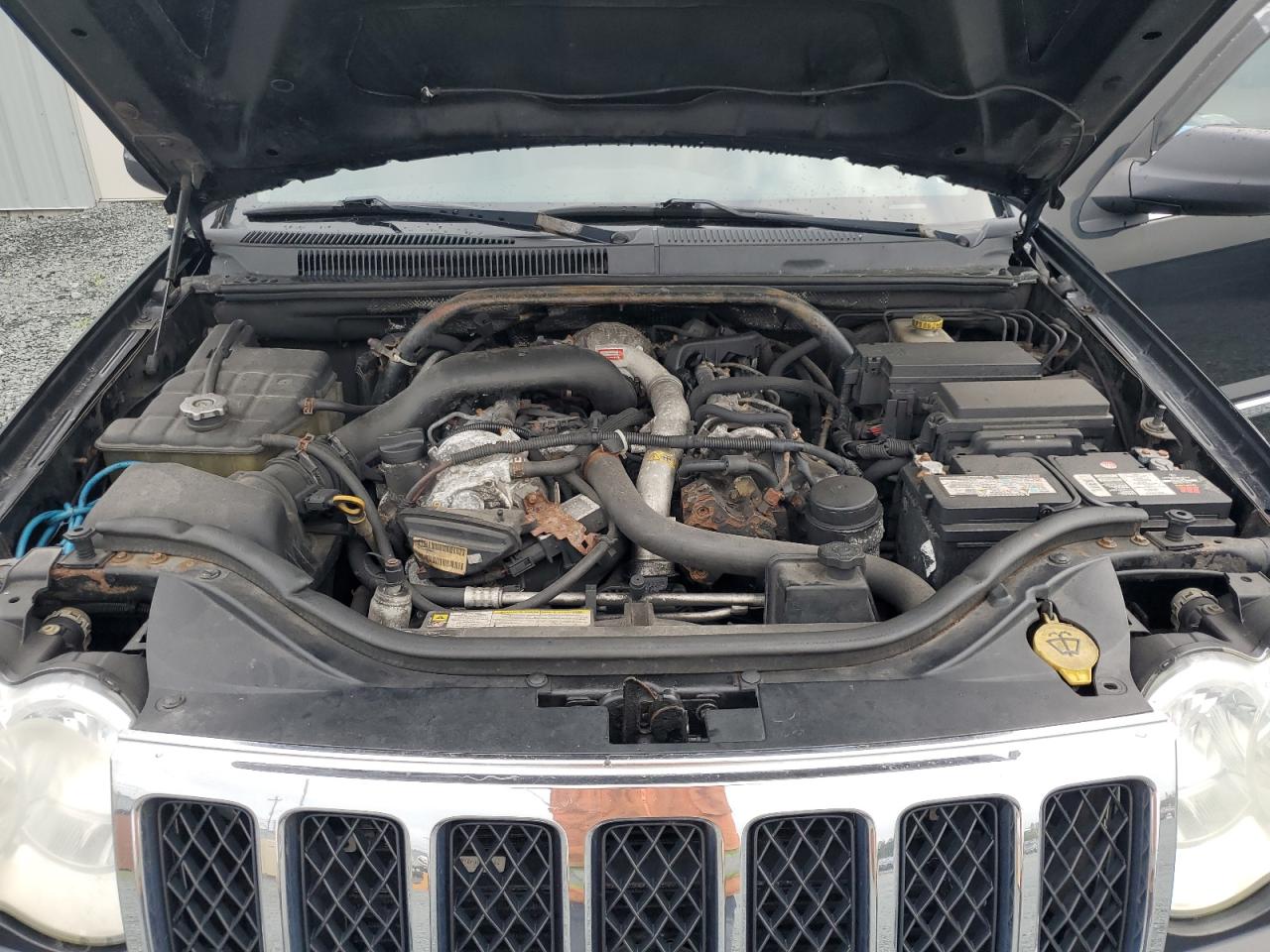 1J8HR68M88C220122 2008 Jeep Grand Cherokee Overland