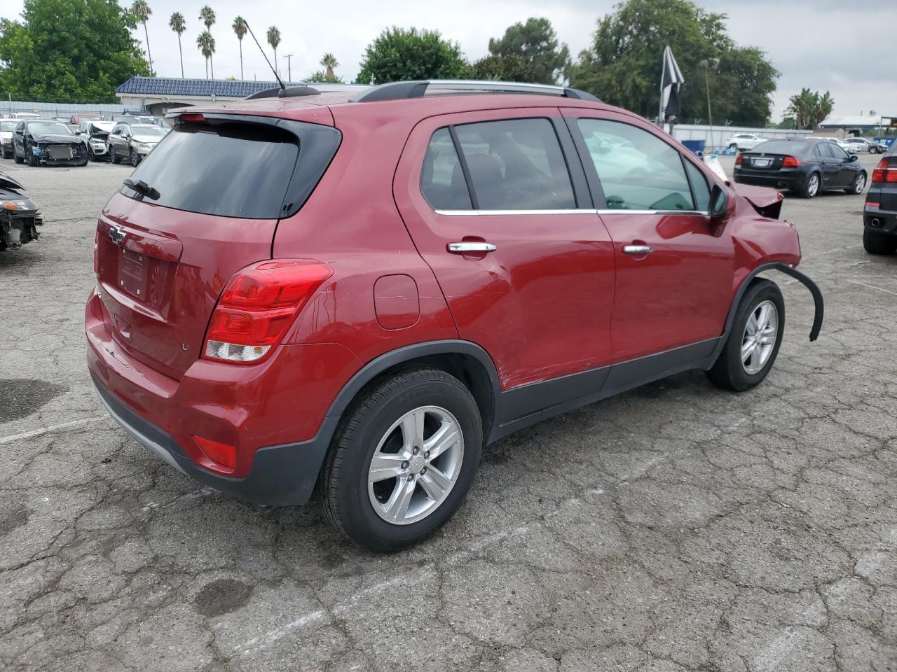 3GNCJLSB0KL328364 Chevrolet Trax 1LT 3