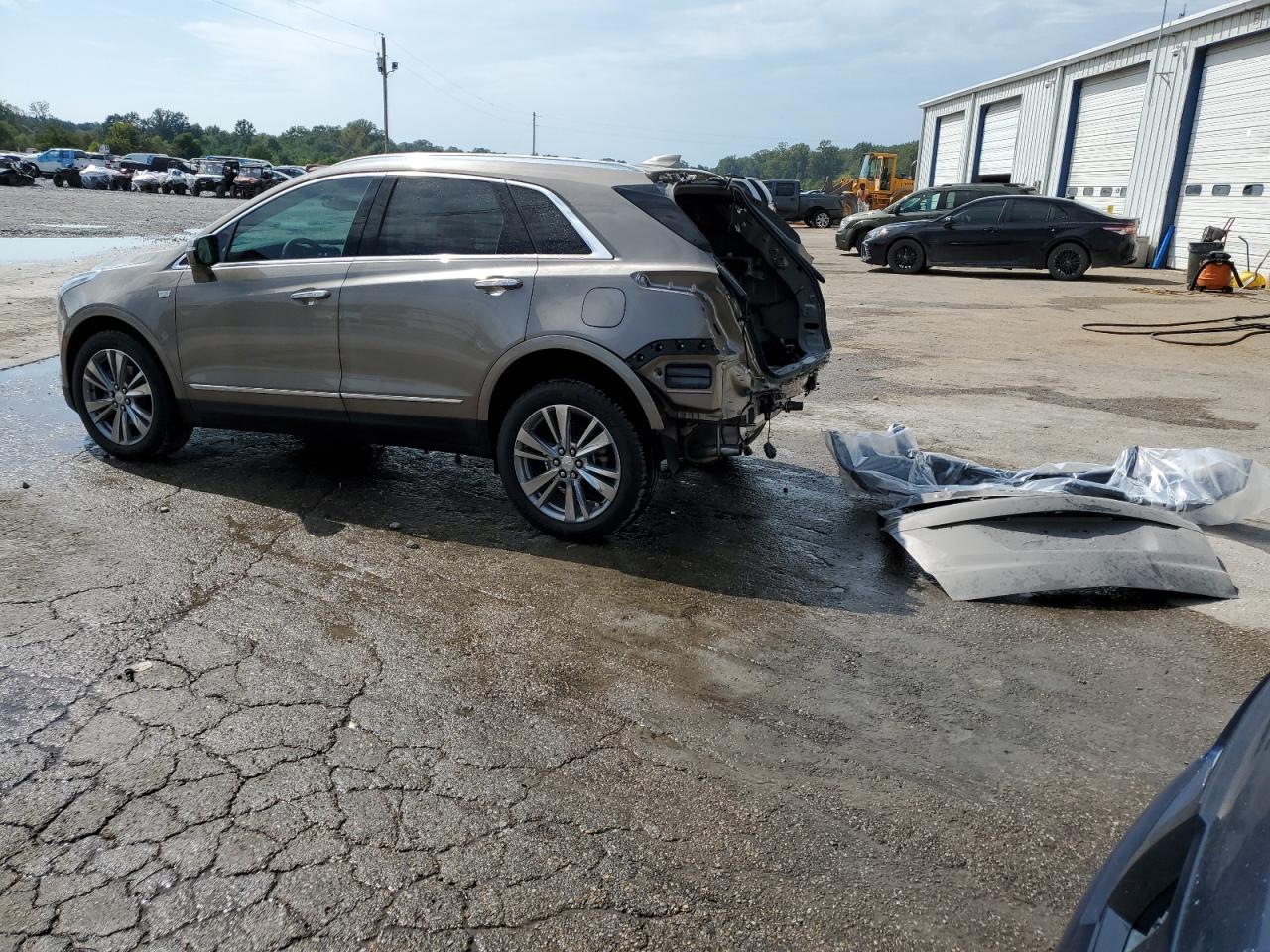 1GYKNCRS2PZ138820 Cadillac XT5 PREMIU 2