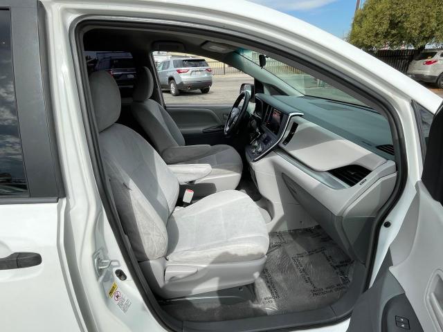 5TDZZ3DC9HS810304 Toyota SIENNA