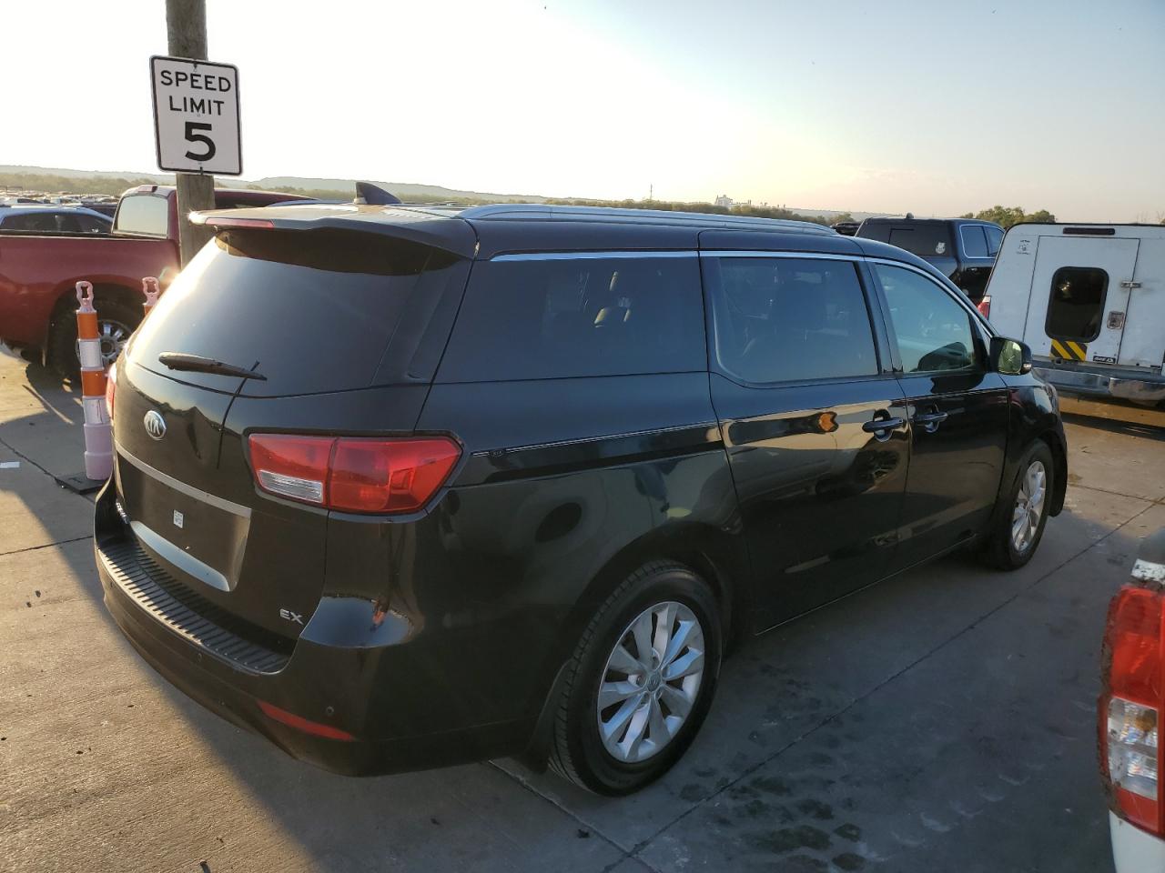 KNDMC5C14F6047421 2015 Kia Sedona Ex