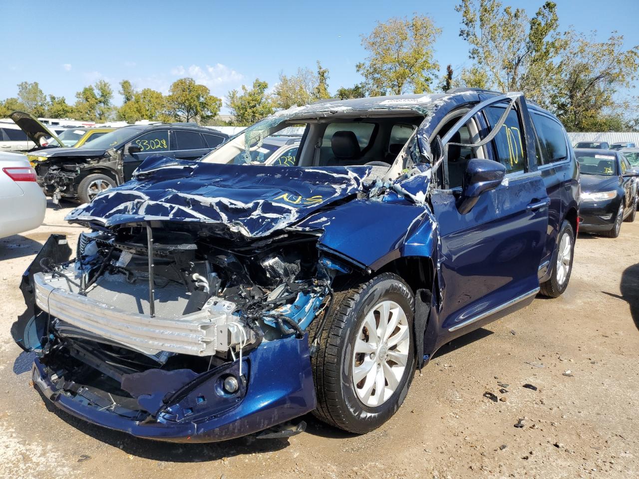 2017 Chrysler Pacifica Touring L vin: 2C4RC1BG3HR736107