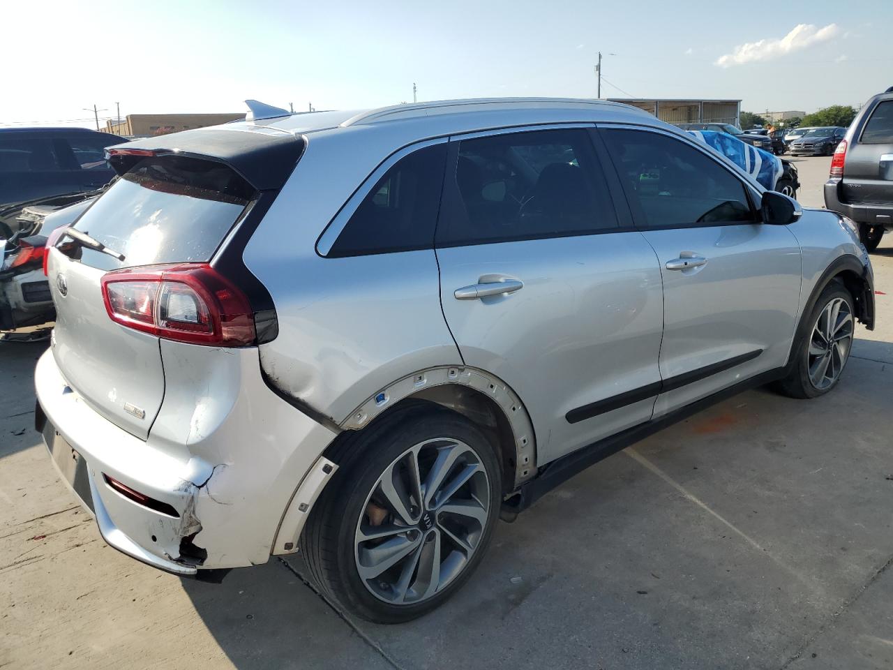 2018 Kia Niro Touring vin: KNDCE3LC2J5164540