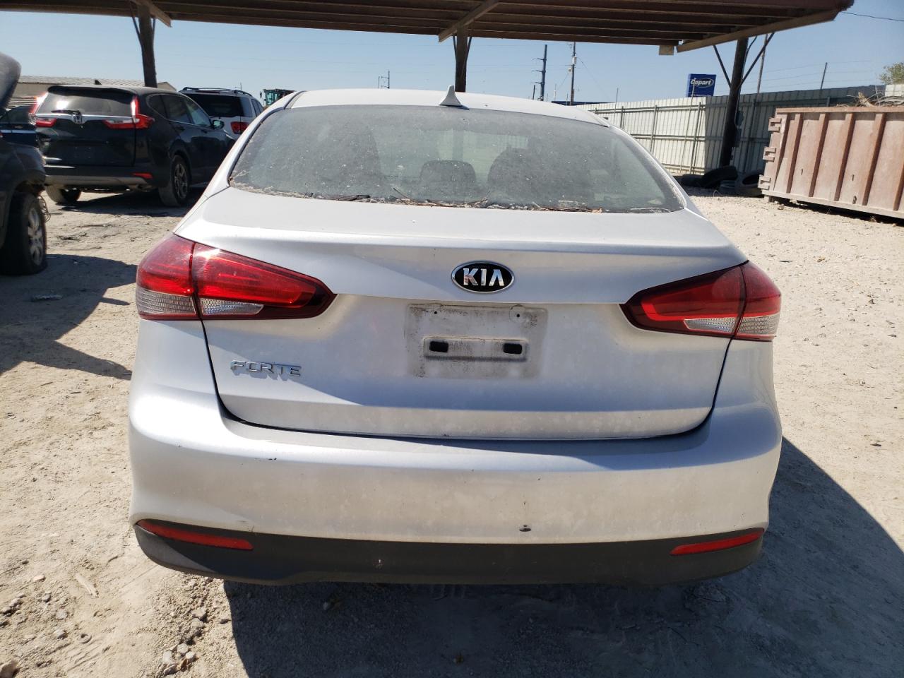 3KPFK4A71JE215175 2018 Kia Forte Lx