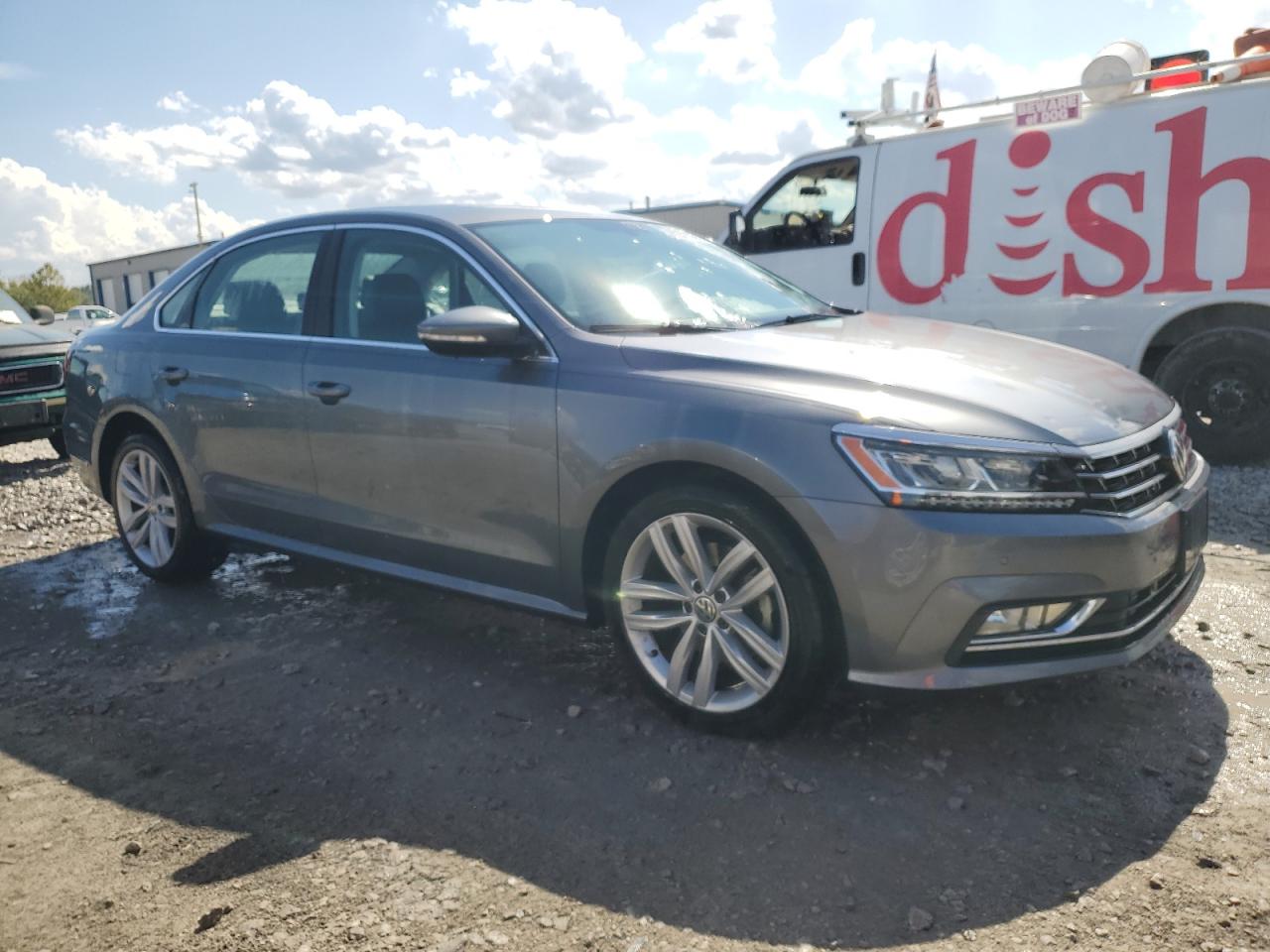 1VWBA7A30JC002139 2018 Volkswagen Passat Se