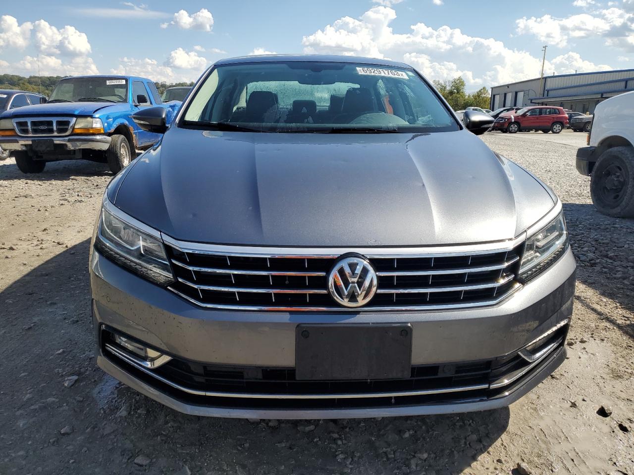 1VWBA7A30JC002139 2018 Volkswagen Passat Se