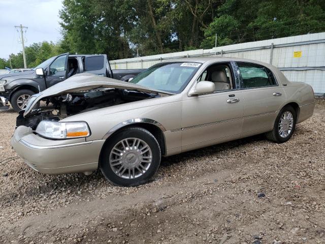 2010 Lincoln Town Car Signature Limited