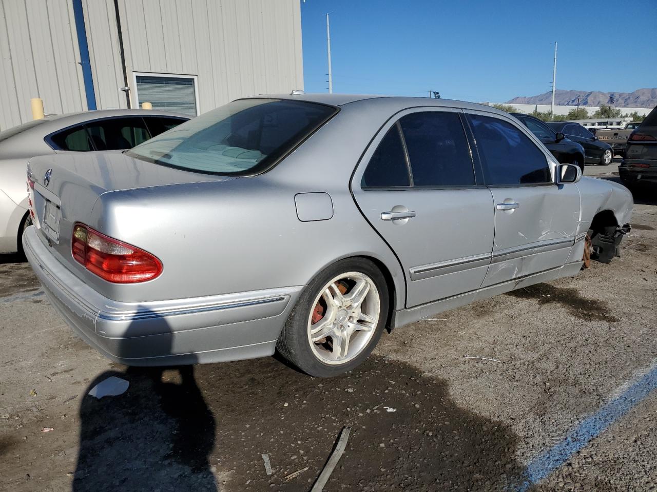 WDBJF65J8YA993078 2000 Mercedes-Benz E 320