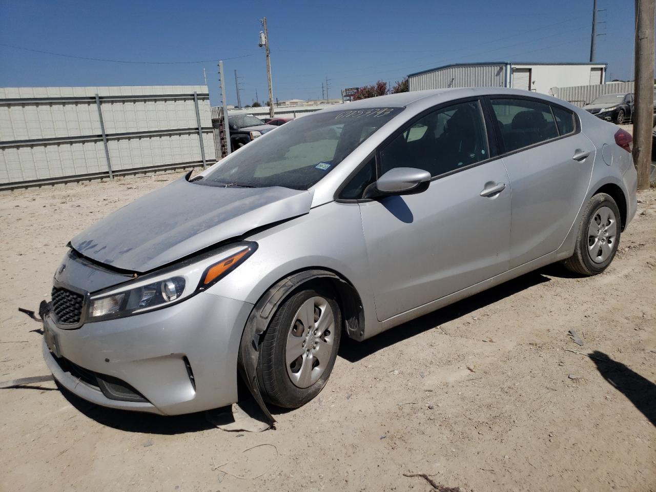 3KPFK4A71JE215175 2018 Kia Forte Lx