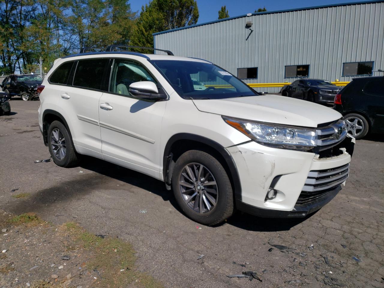 5TDJZRFH5HS363236 2017 Toyota Highlander Xle