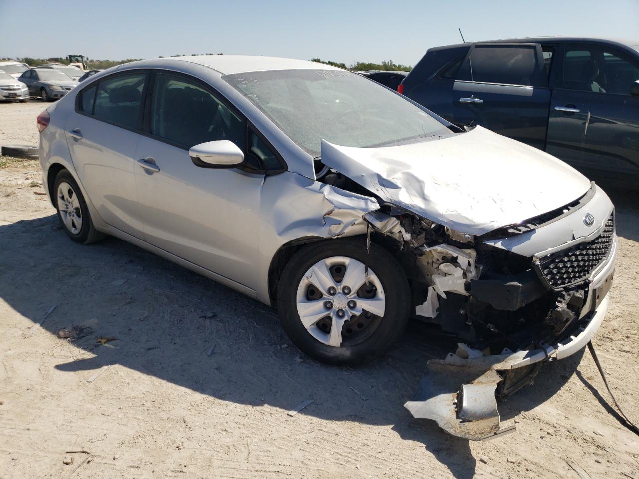 3KPFK4A71JE215175 2018 Kia Forte Lx