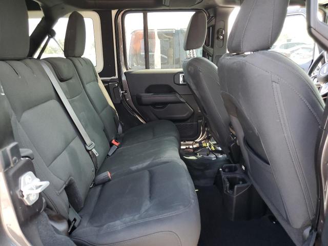 1C4HJXEN1JW322285 Jeep Wrangler Unlimited Sahara