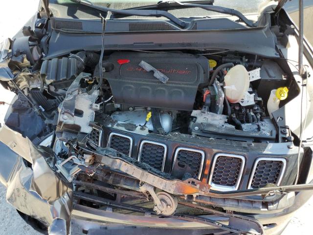 3C4NJCBB9JT377157 Jeep Compass Latitude