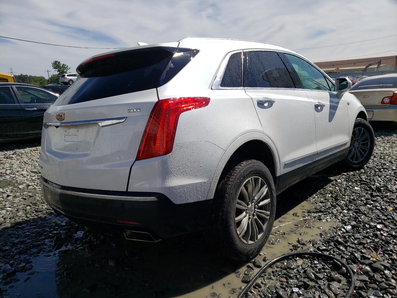 1GYKNDRS5HZ214330 2017 Cadillac Xt5 Luxury