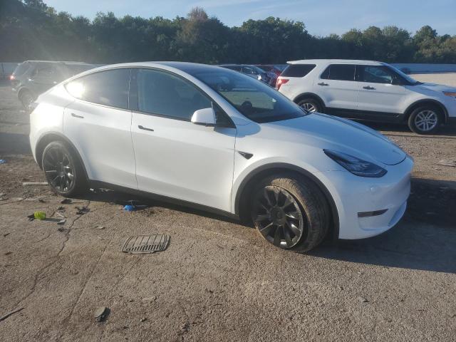 5YJYGDEE2MF087028 Tesla Model Y  4