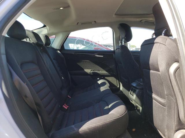 3FA6P0H72FR110652 Ford FUSION SE