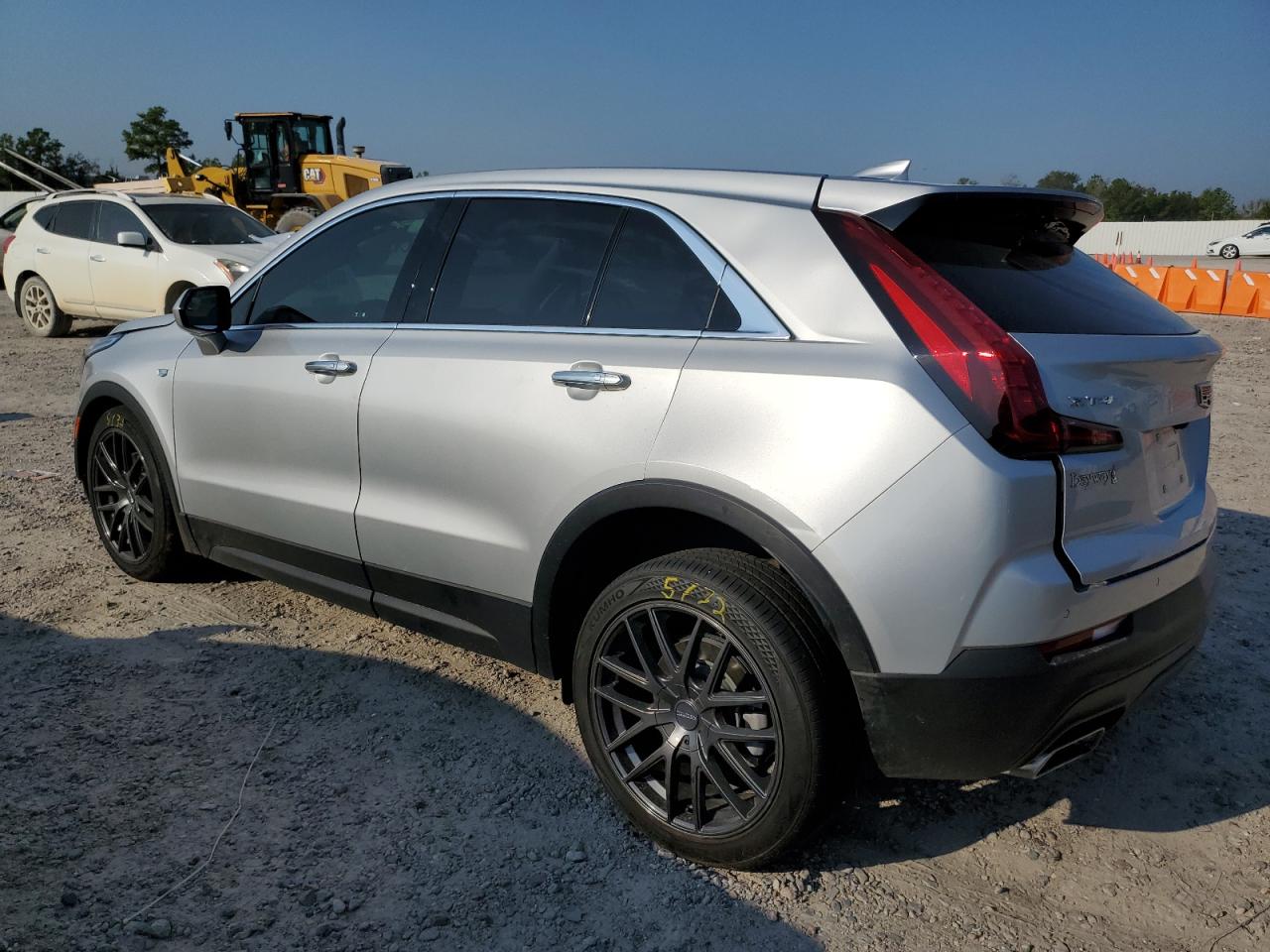 1GYAZAR43NF108861 Cadillac XT4 LUXURY 2