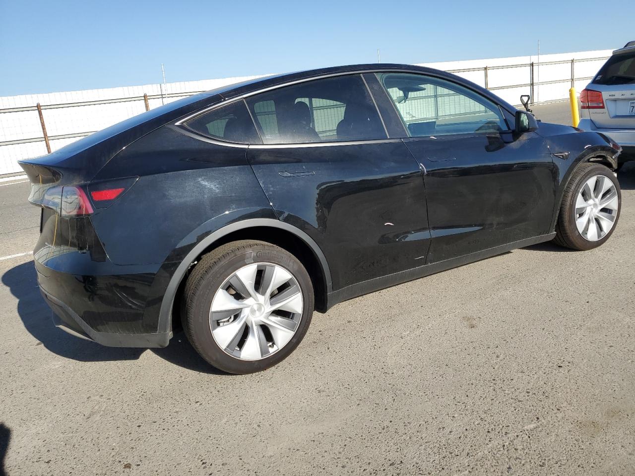 7SAYGDEE3PA109185 Tesla Model Y  3