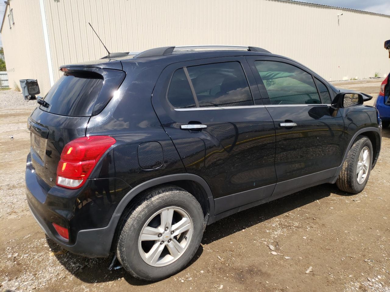 KL7CJLSB1KB949989 Chevrolet Trax 1LT 3