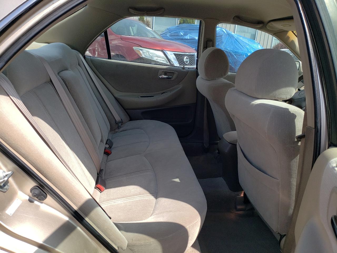 1HGCG5647YA035402 2000 Honda Accord Lx