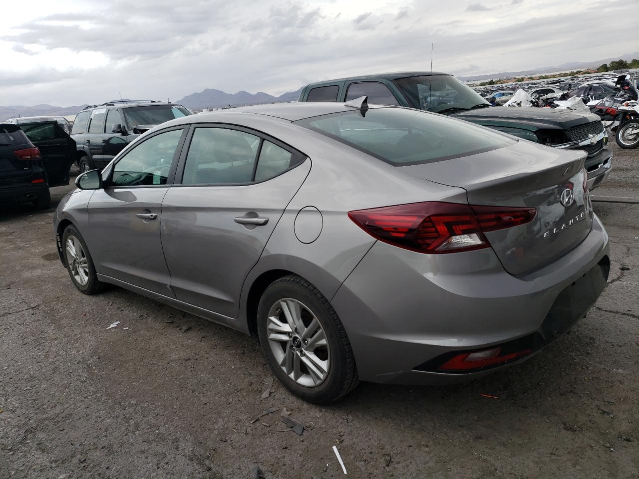 2020 Hyundai Elantra Sel vin: KMHD84LF2LU105861