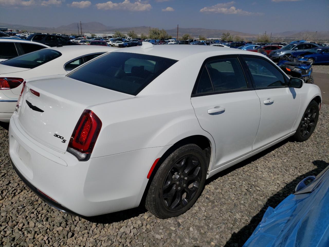 2C3CCAGG6KH586185 Chrysler 300 S 3