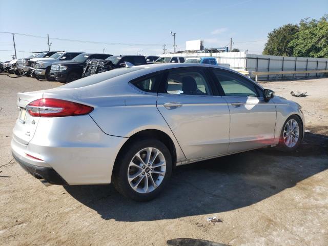 3FA6P0HD3KR250578 Ford Fusion SE 3