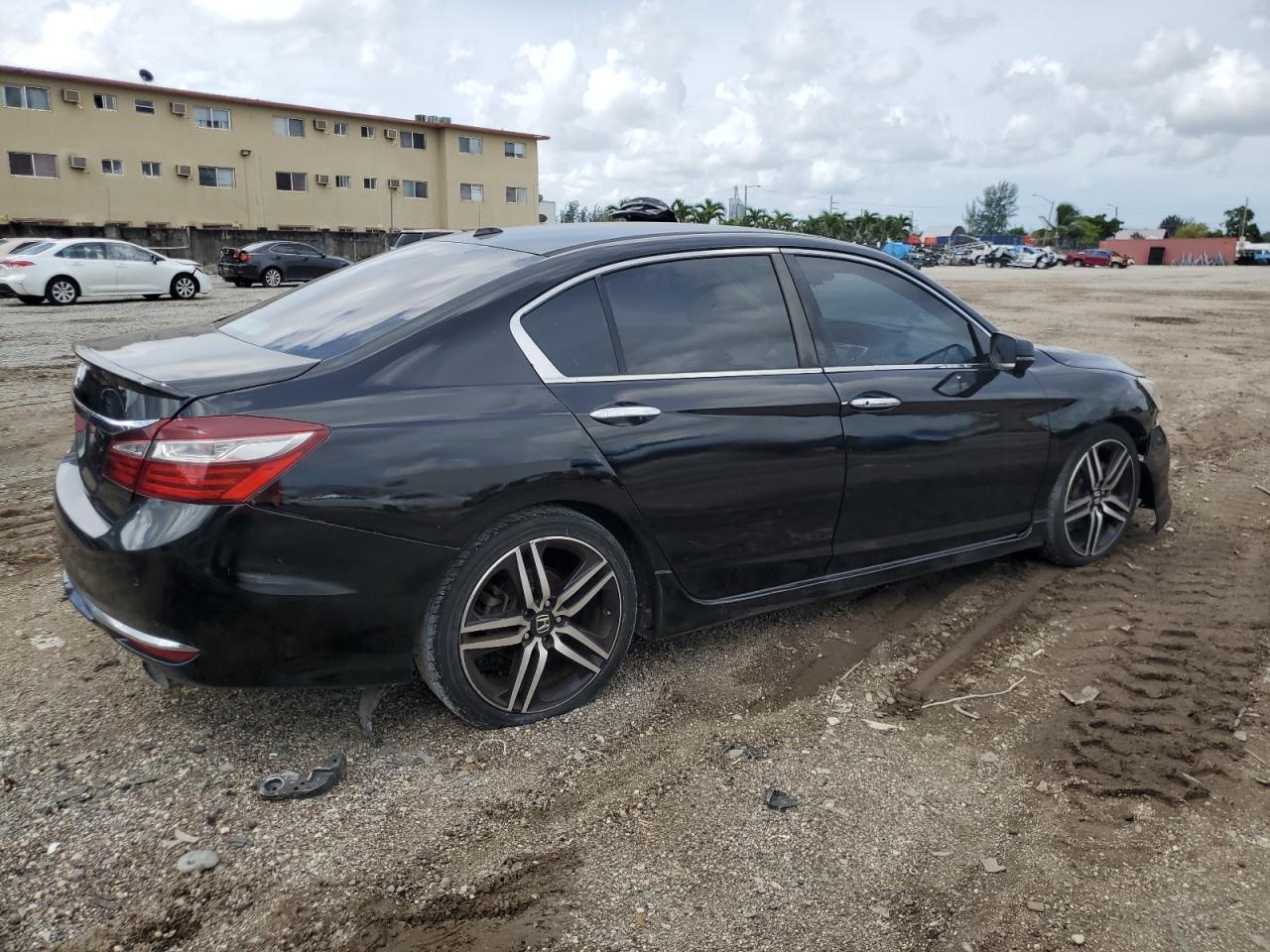 VIN: 1HGCR3F97GA020228 2016 HONDA ACCORD