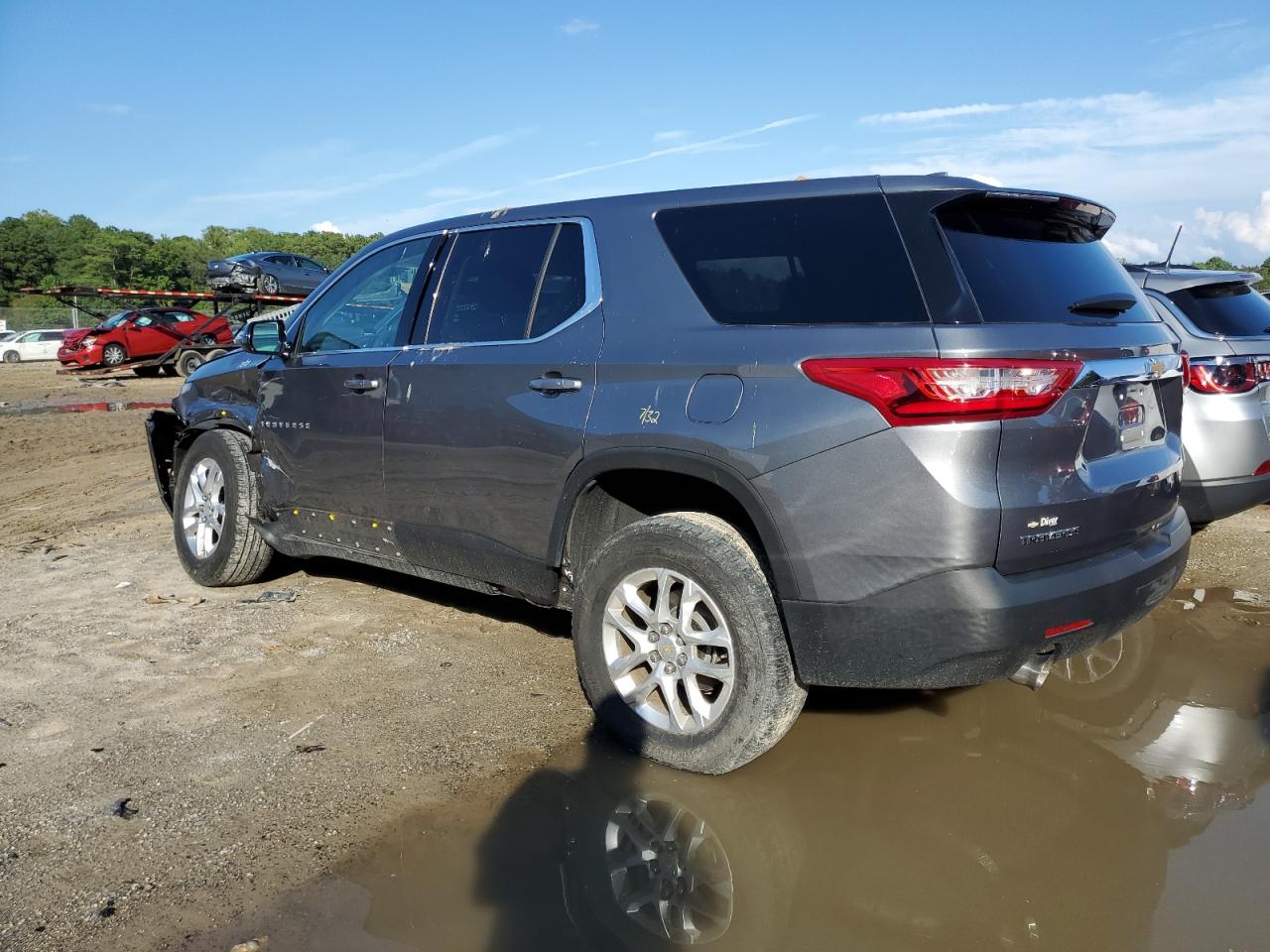 1GNERFKW7KJ168738 Chevrolet Traverse L 2