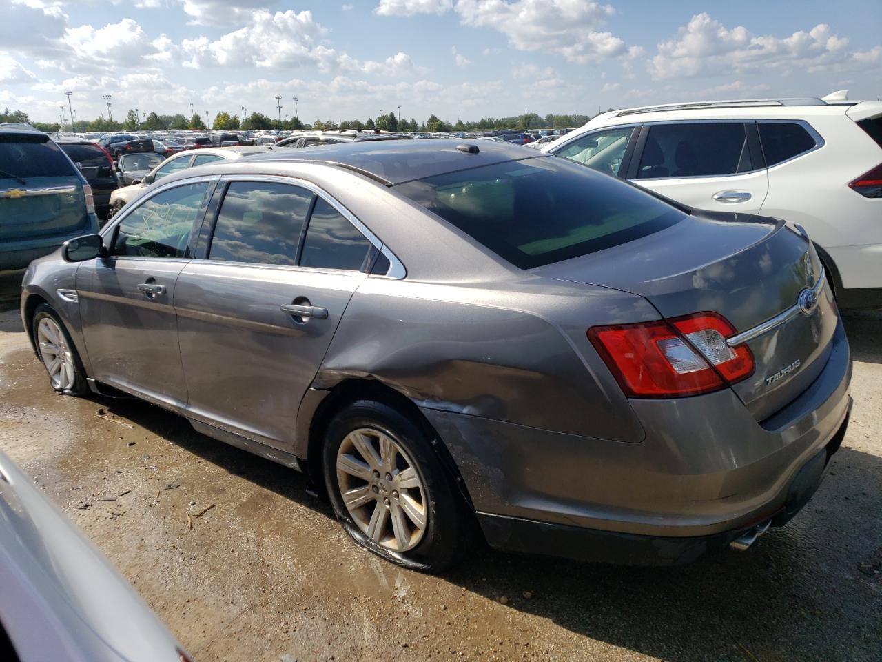 Lot #2571558612 2012 FORD TAURUS SE