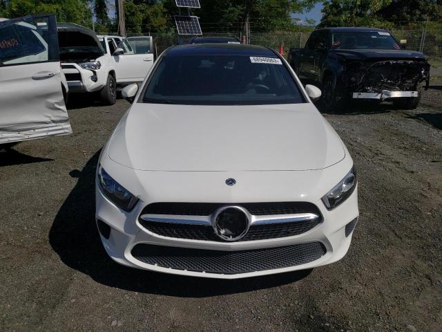 W1K3G4FBXNJ375930 Mercedes-Benz A 220 4matic