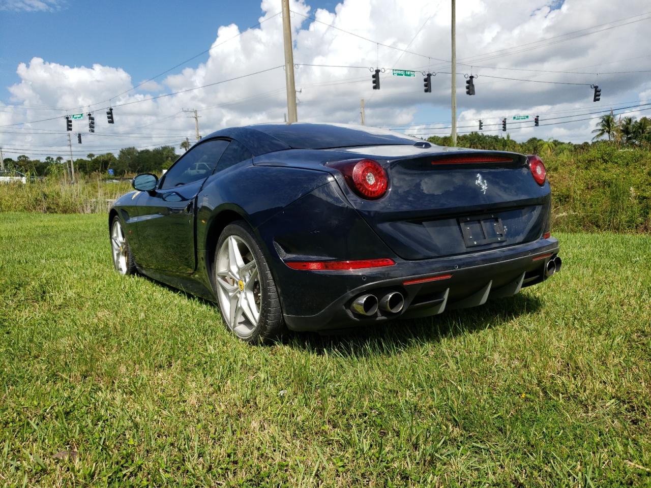 2016 Ferrari California T vin: ZFF77XJA5G0217923