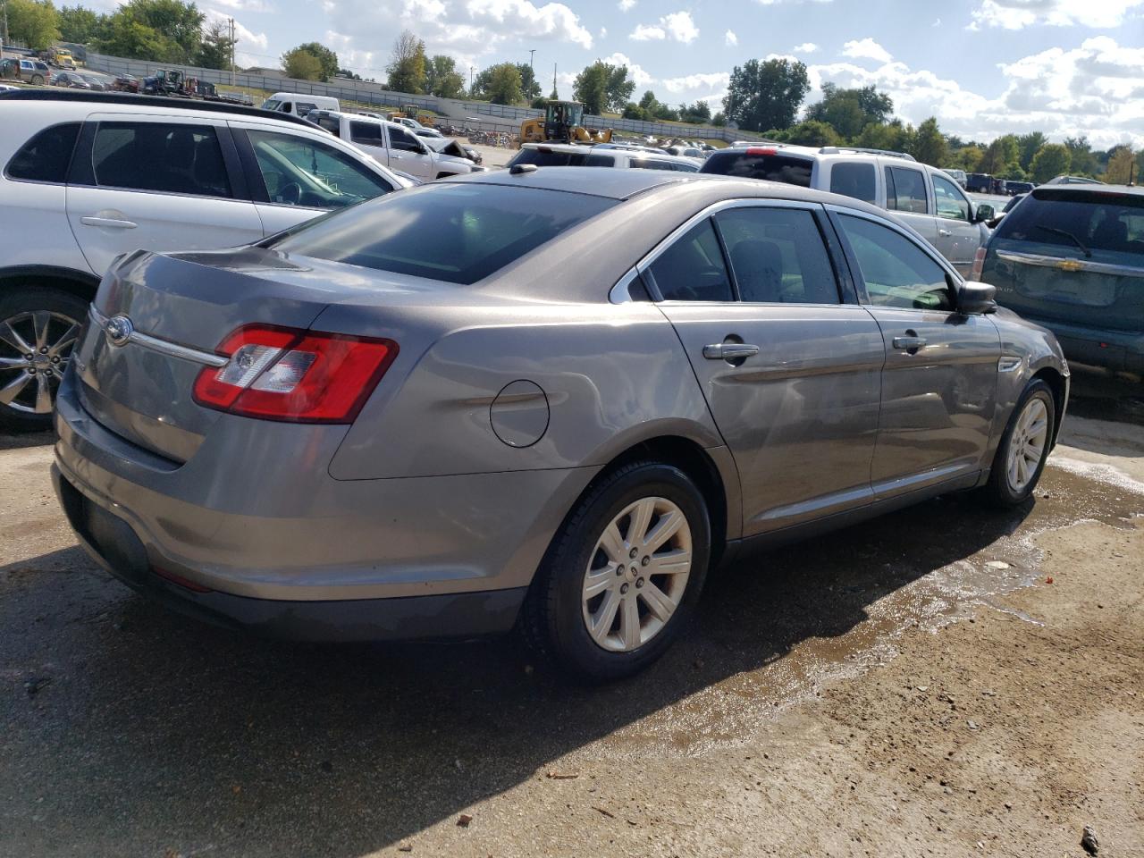 Lot #2571558612 2012 FORD TAURUS SE