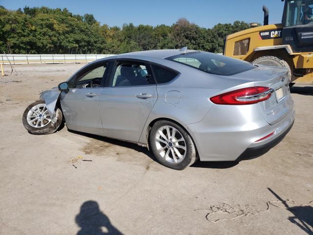 3FA6P0HD3KR250578 Ford Fusion SE 2