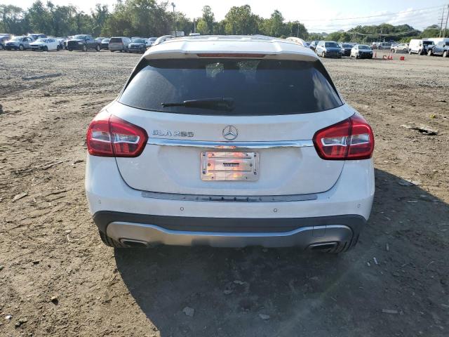 WDCTG4EB2JJ528932 Mercedes-Benz GLA 250