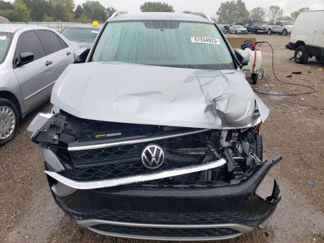 3VVWX7B22NM074748 Volkswagen Taos SE  5