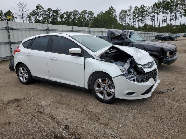 Хетчбеки FORD FOCUS 2014 Білий