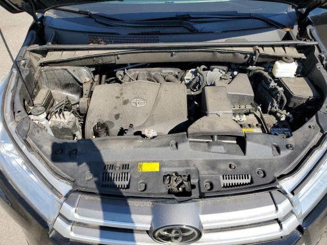 VIN 5TDJZRFH2KS593923 2019 Toyota Highlander, SE no.12