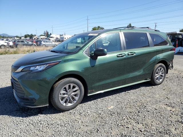 2022 Toyota Sienna LE