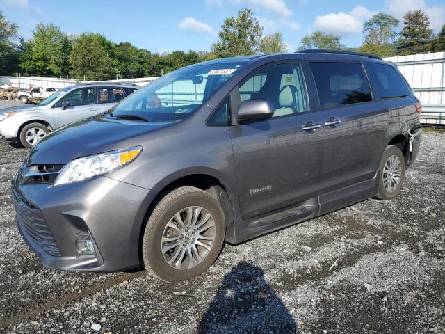 2020 Toyota Sienna XLE