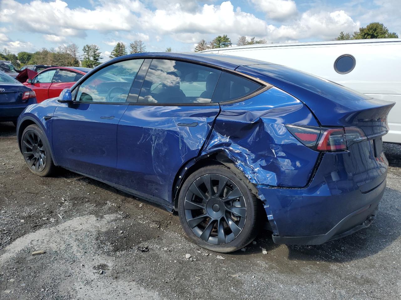 5YJYGDEEXLF024399 Tesla Model Y  2