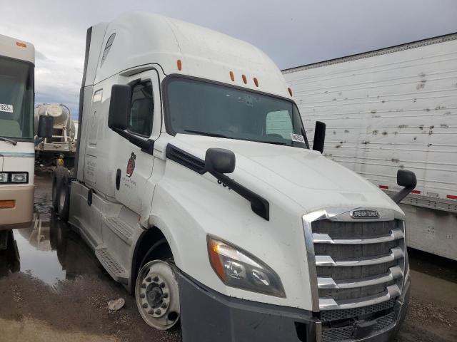 Lot #2453027636 2018 FREIGHTLINER CASCADIA 1 salvage car