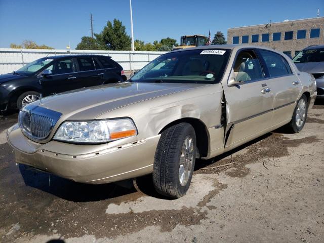 2005 Lincoln Town Car Signature Limited