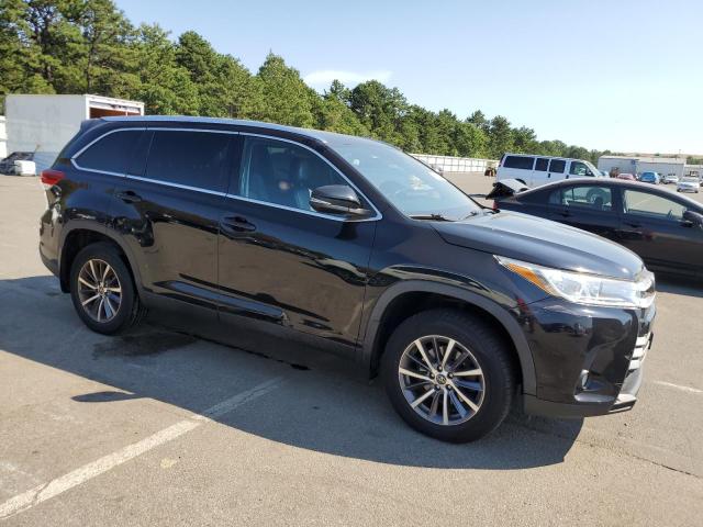 VIN 5TDJZRFH2KS593923 2019 Toyota Highlander, SE no.4