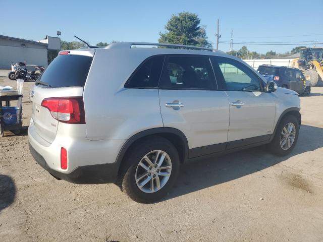 VIN 5XYKTCA69FG597673 2015 KIA Sorento, LX no.3