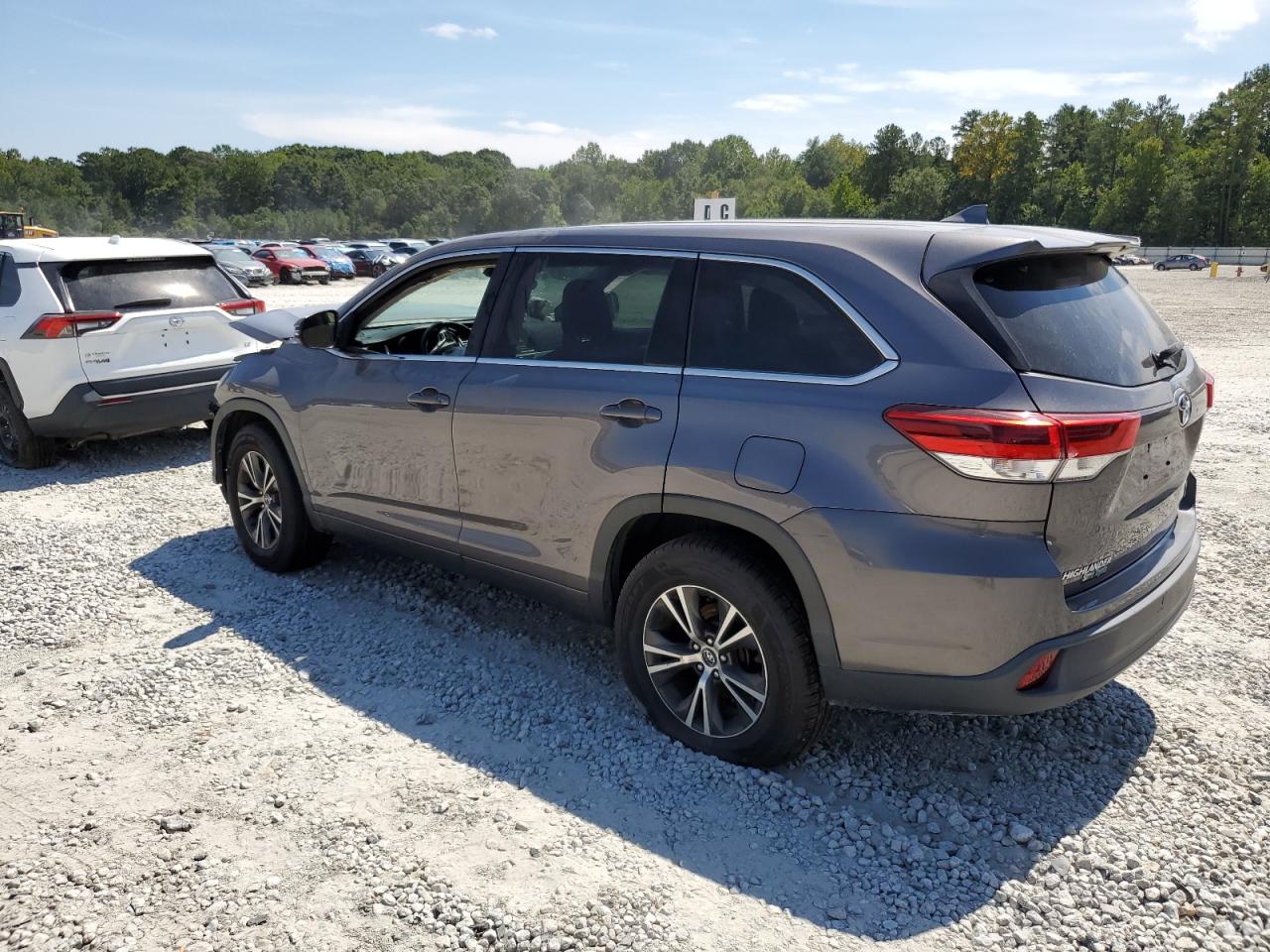 Lot #2806021381 2017 TOYOTA HIGHLANDER